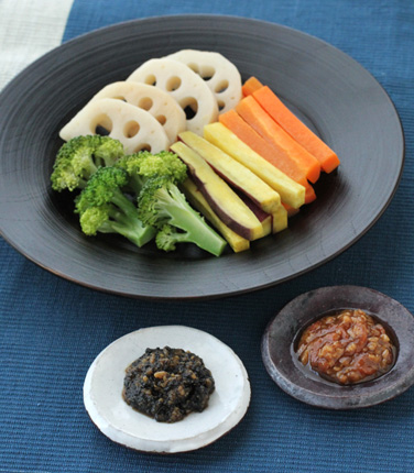 腸美人をつくる フライパン蒸し野菜のしょうゆ麹ディップ添え(体が喜ぶ美容ごはん しょうゆ麹 活用レシピ)