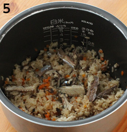 もうシミは増やさない 秋刀魚のしょうゆ麹炊き込み麹ごはん(体が喜ぶ美容ごはん しょうゆ麹 活用レシピ)