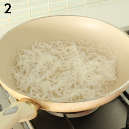 便秘解消に ひらひらごぼうとしらたきの金平(体が喜ぶ美容ごはん ごぼう活用レシピ)